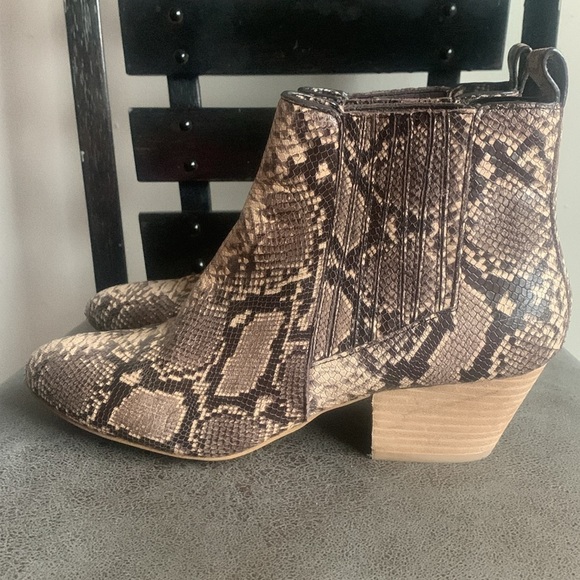 Splendid Snake Print Ankle Boots Sz 6 - Picture 2 of 12